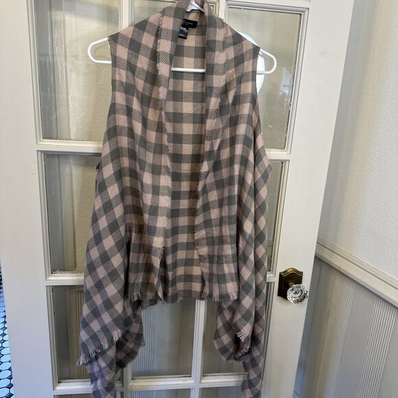 Ace Tops - Buffalo Plaid Sleeveless Open Front Cardigan Asymmetrical Hem One Size Pink Grey